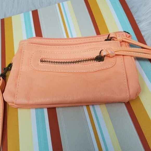 New Wristlet Wallet. Faux leather. - Picture 2 of 8
